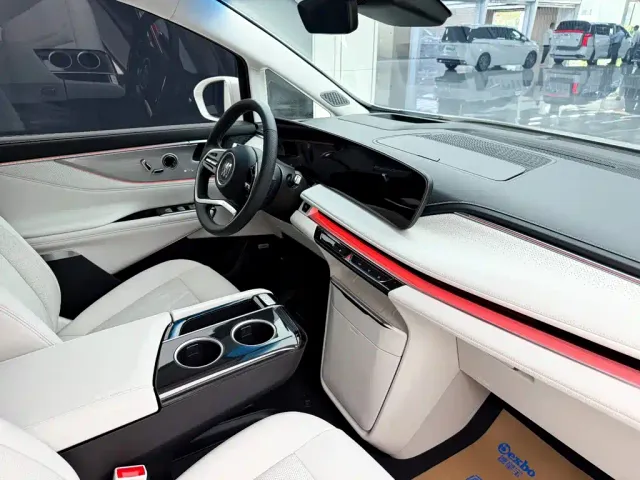 Buick Buick GL8 New Energy 2024 Landglory Luxury Edition 7-Seater — Фото автомобиля 16