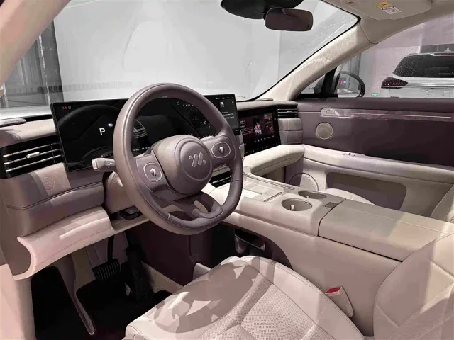 IM Motors LS6 — Фото автомобиля 11