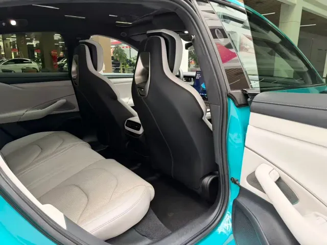 Xiaomi SU7 — Фото автомобиля 19
