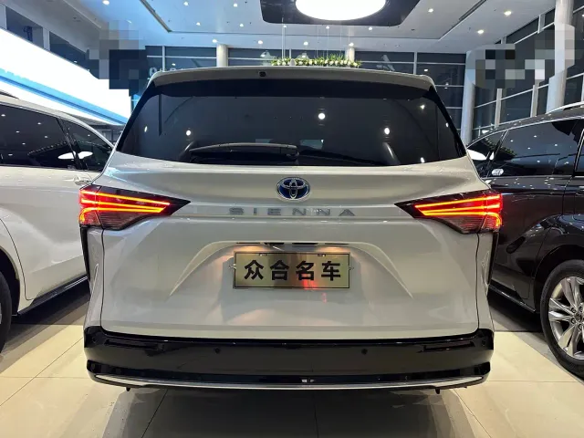 Toyota Sienna — Фото автомобиля 5