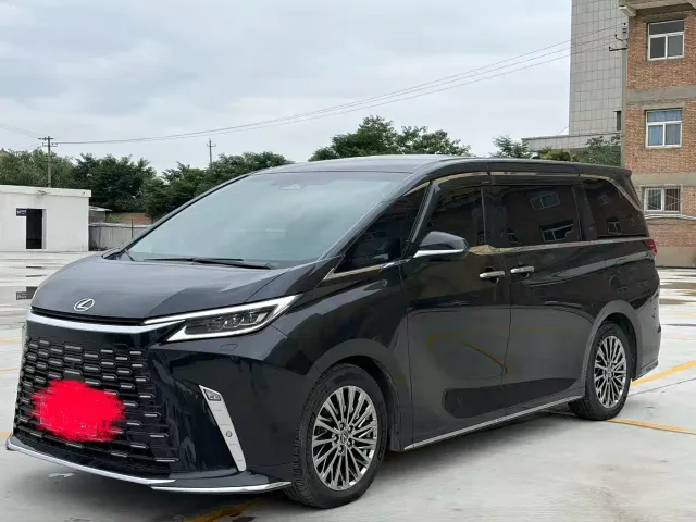 Фотография автомобиля — Lexus LM