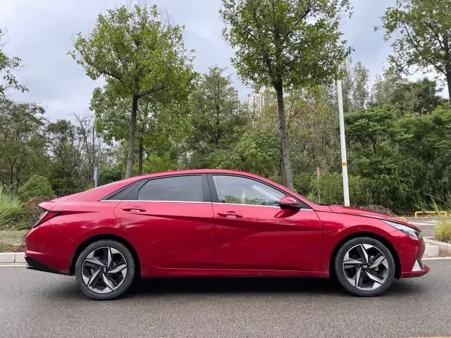 Hyundai Elantra — Фото автомобиля 14