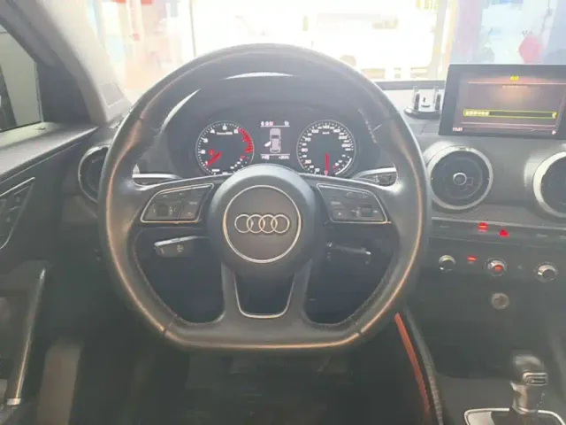 Audi Q2L — Фото автомобиля 10