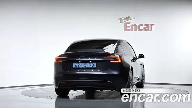 Tesla Model 3 — Фото автомобиля 4
