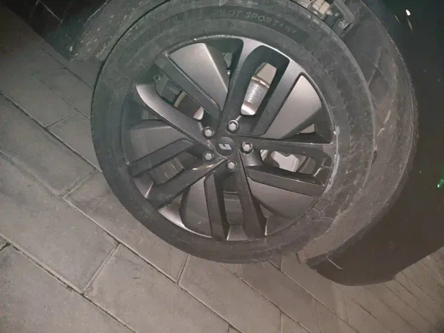 Li Auto L9 — Фото автомобиля 24