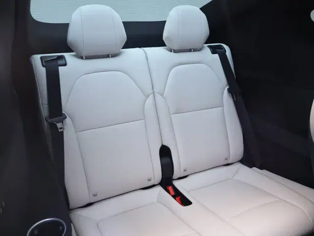 Tesla Model Y L — Фото автомобиля 25