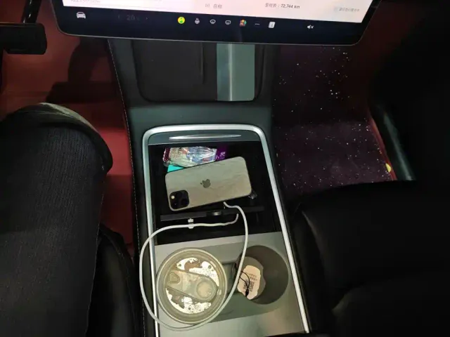 Tesla Model Y — Фото автомобиля 9