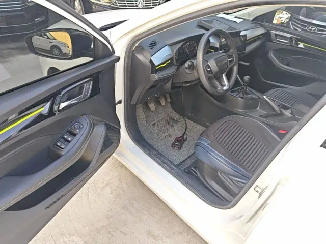 Roewe i5 — Фото автомобиля 15