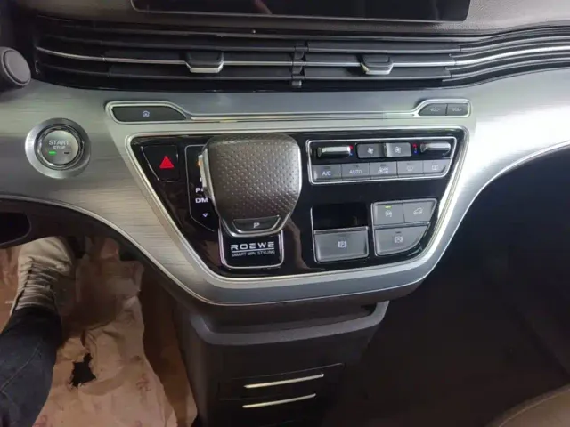 Roewe iMAX8 — Фото автомобиля 13