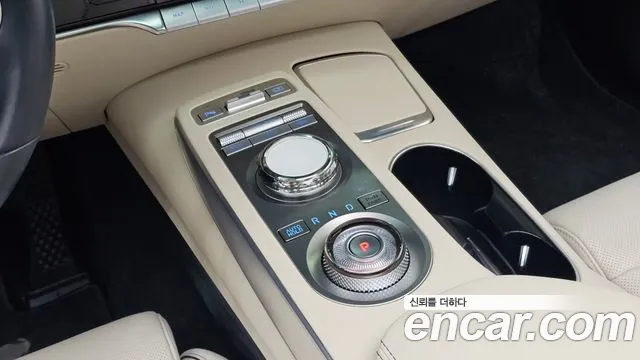 Genesis GV70 — Фото автомобиля 9