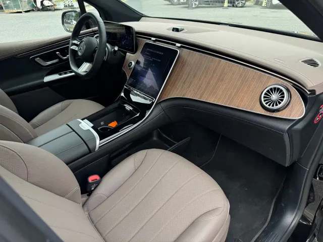 Mercedes-Benz EQE SUV — Фото автомобиля 14