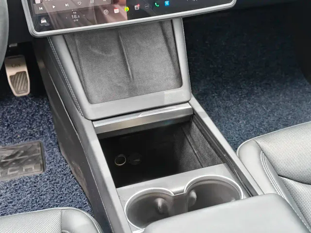 Tesla Model 3 — Фото автомобиля 10