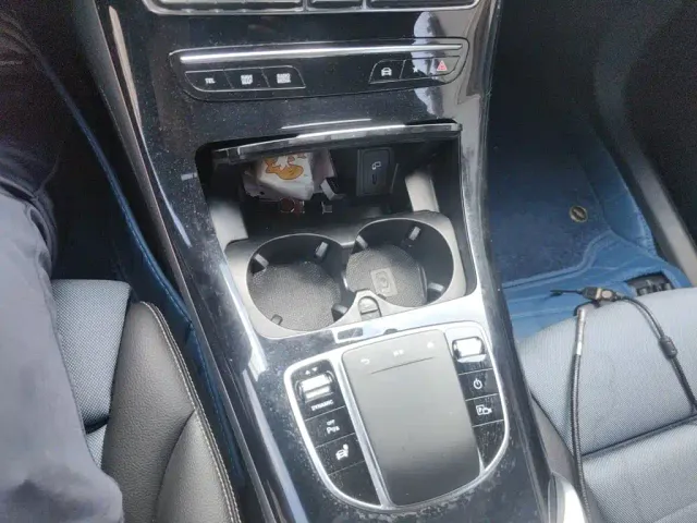 Mercedes-Benz EQC — Фото автомобиля 15