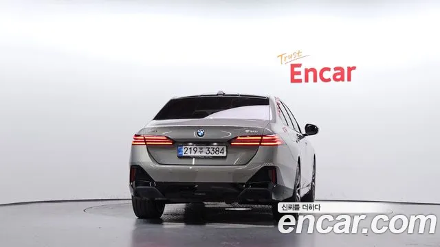 BMW 5 Series G60 — Фото автомобиля 4