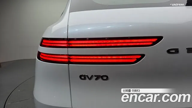Genesis GV70 — Фото автомобиля 20