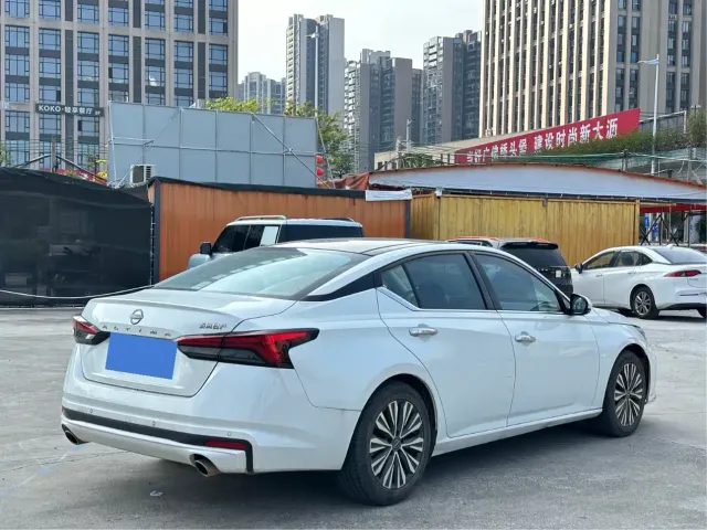 Nissan Teana — Фото автомобиля 3