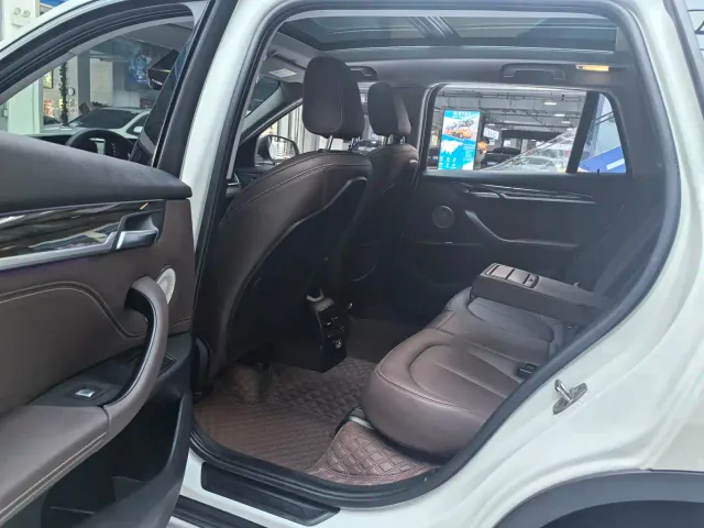BMW X1 — Фото автомобиля 10
