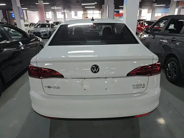 Volkswagen Bora — Фото автомобиля 5
