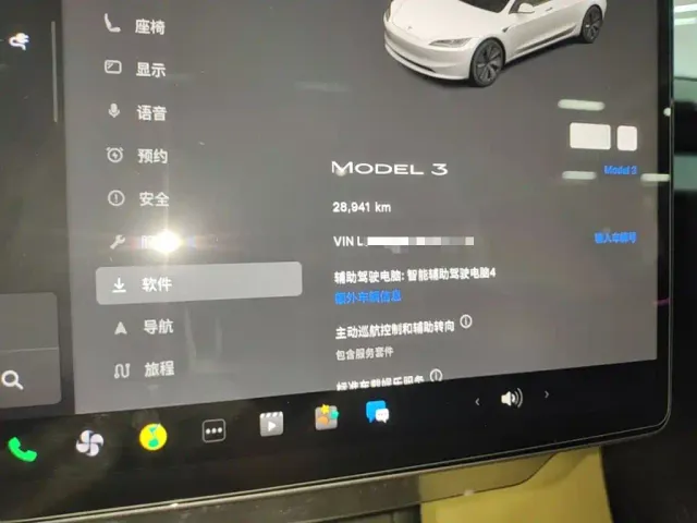 Tesla Model 3 — Фото автомобиля 11