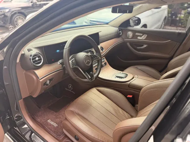 Mercedes-Benz E-Class — Фото автомобиля 12