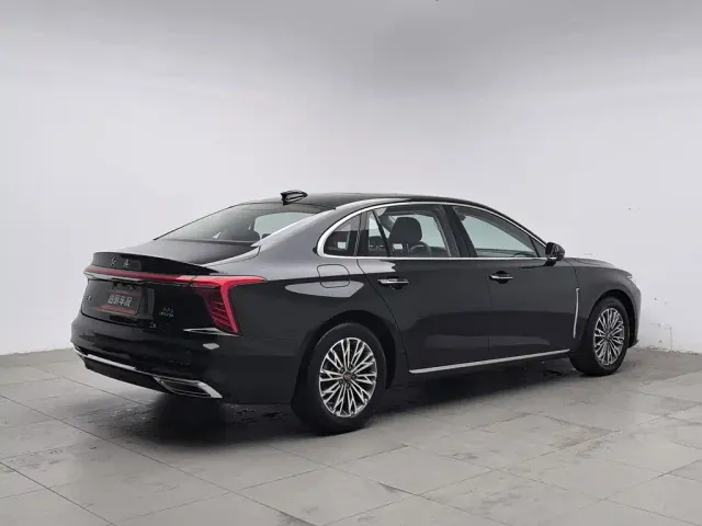 Hongqi H5 — Фото автомобиля 2