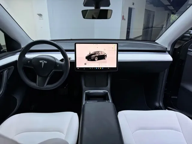 Tesla Model Y — Фото автомобиля 11