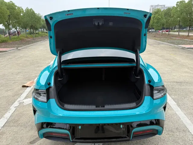 Xiaomi SU7 — Фото автомобиля 14