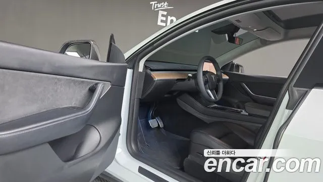 Tesla Model Y — Фото автомобиля 15