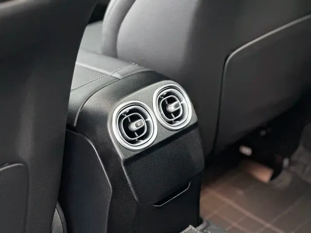 Mercedes-Benz C-Class — Фото автомобиля 6