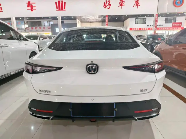 Changan Eado — Фото автомобиля 4