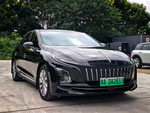 Hongqi E-QM5 — Фото автомобиля 3