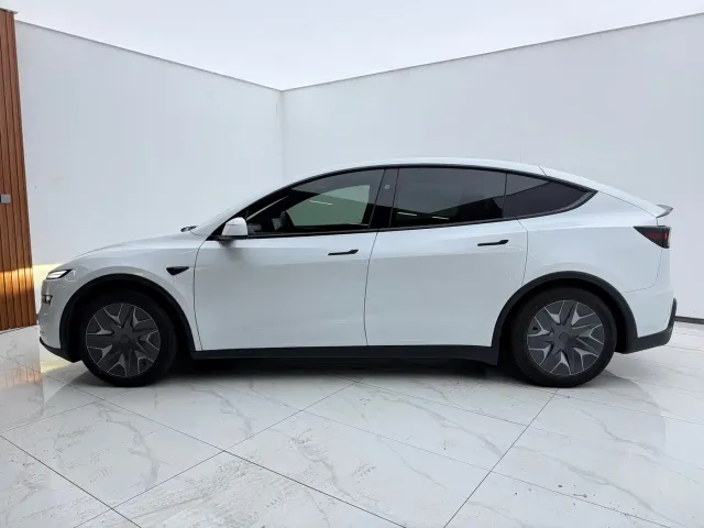 Tesla Model Y L — Фото автомобиля 3