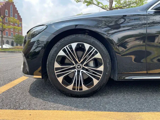 Mercedes-Benz E-Class — Фото автомобиля 15