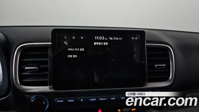 Hyundai Venue — Фото автомобиля 16