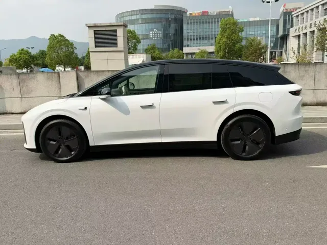 Li Auto i6 — Фото автомобиля 5