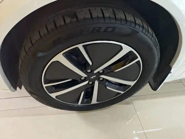 Li Auto L7 — Фото автомобиля 22