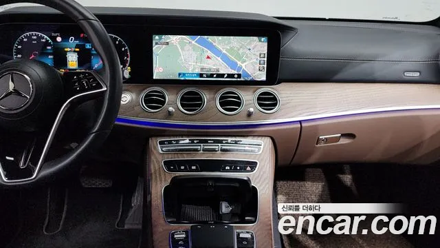 Mercedes-Benz E-Class — Фото автомобиля 14