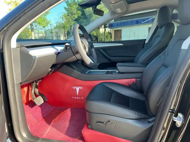 Tesla Model Y — Фото автомобиля 11