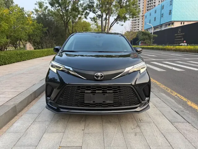 Фотография автомобиля — Toyota Granvia