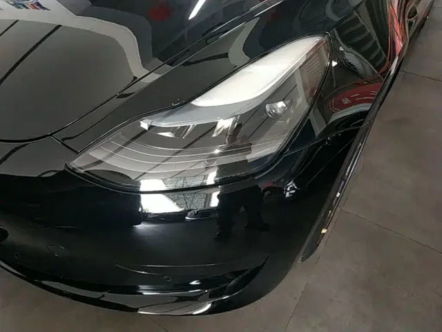 Tesla Model 3 — Фото автомобиля 23