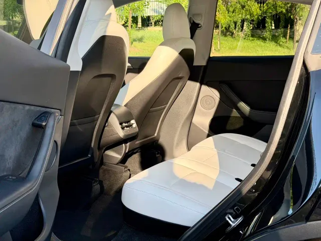 Tesla Model Y — Фото автомобиля 7
