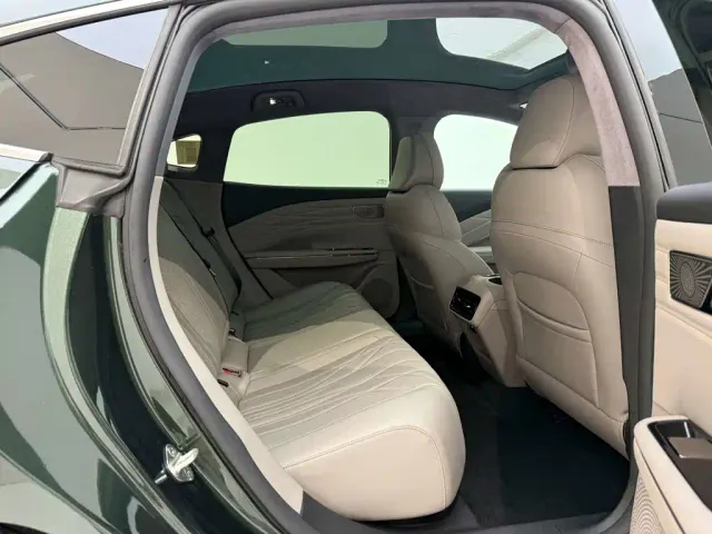 Geely Galaxy Xingyao 8 — Фото автомобиля 24
