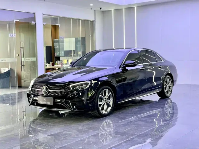 Фотография автомобиля — Mercedes-Benz E-Class