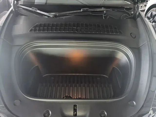 Tesla Model Y — Фото автомобиля 19