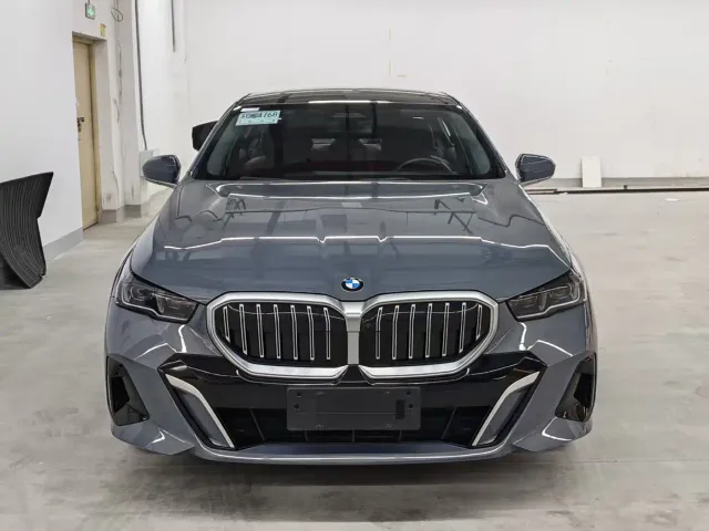 BMW 5 Series — Фото автомобиля 3