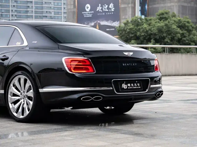 Bentley Flying Spur — Фото автомобиля 21