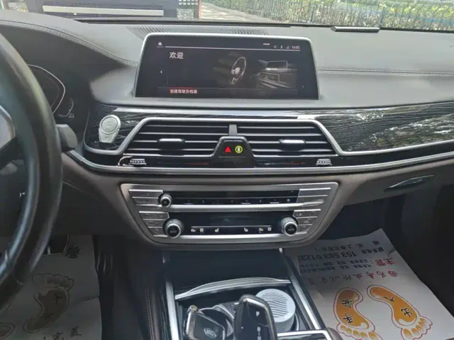 BMW 7 Series — Фото автомобиля 13
