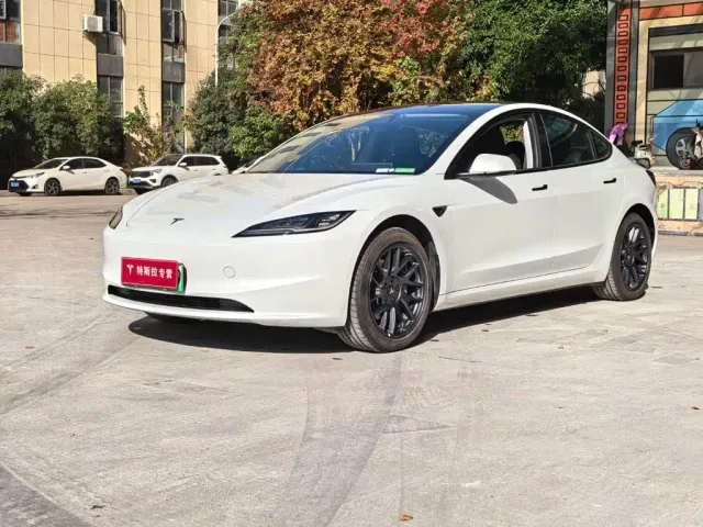 Фотография автомобиля — Tesla Model 3