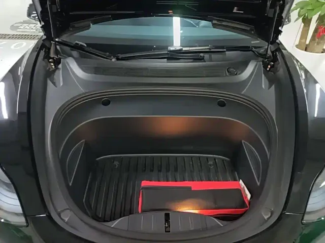 Tesla Model 3 — Фото автомобиля 19
