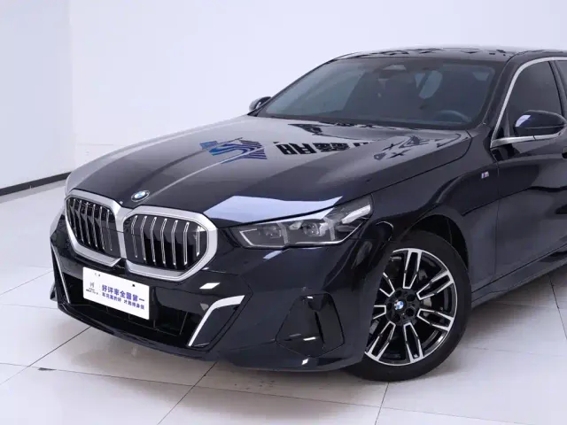 BMW 5 Series — Фото автомобиля 3